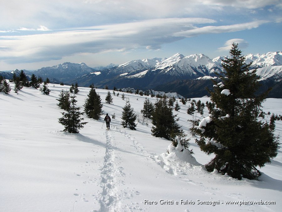 32 ...nella neve del Monte Alto verso il Pora.jpg